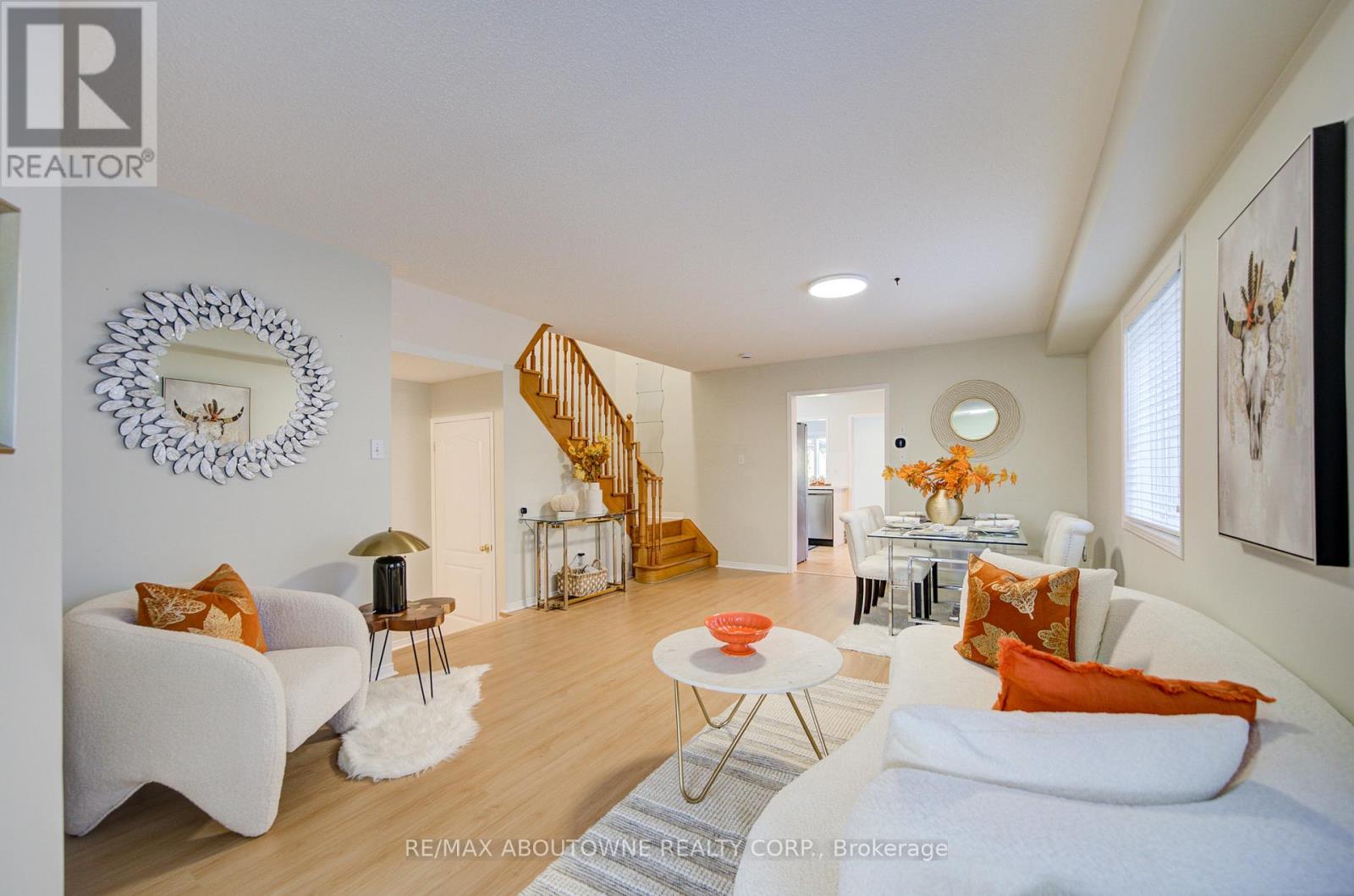 5575 Margarita Crescent, Mississauga, Ontario  L5M 6Z2 - Photo 4 - W12522044