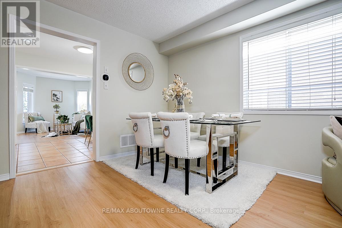 5575 Margarita Crescent, Mississauga, Ontario  L5M 6Z2 - Photo 9 - W12522044