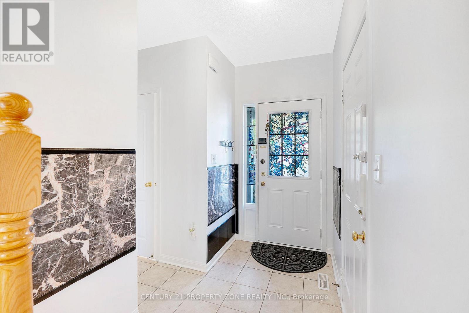 37 Clyde Road, Brampton, Ontario  L6X 0M6 - Photo 3 - W12522060