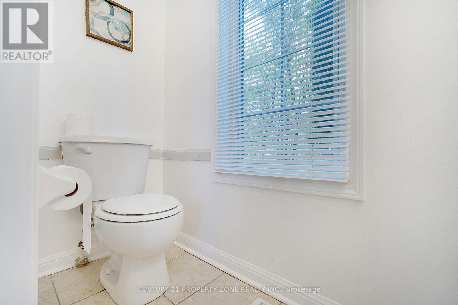 37 Clyde Road, Brampton, Ontario  L6X 0M6 - Photo 6 - W12522060