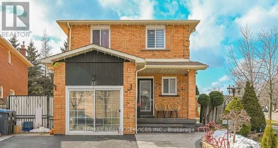 32 SHENSTONE AVENUE, Brampton, Ontario