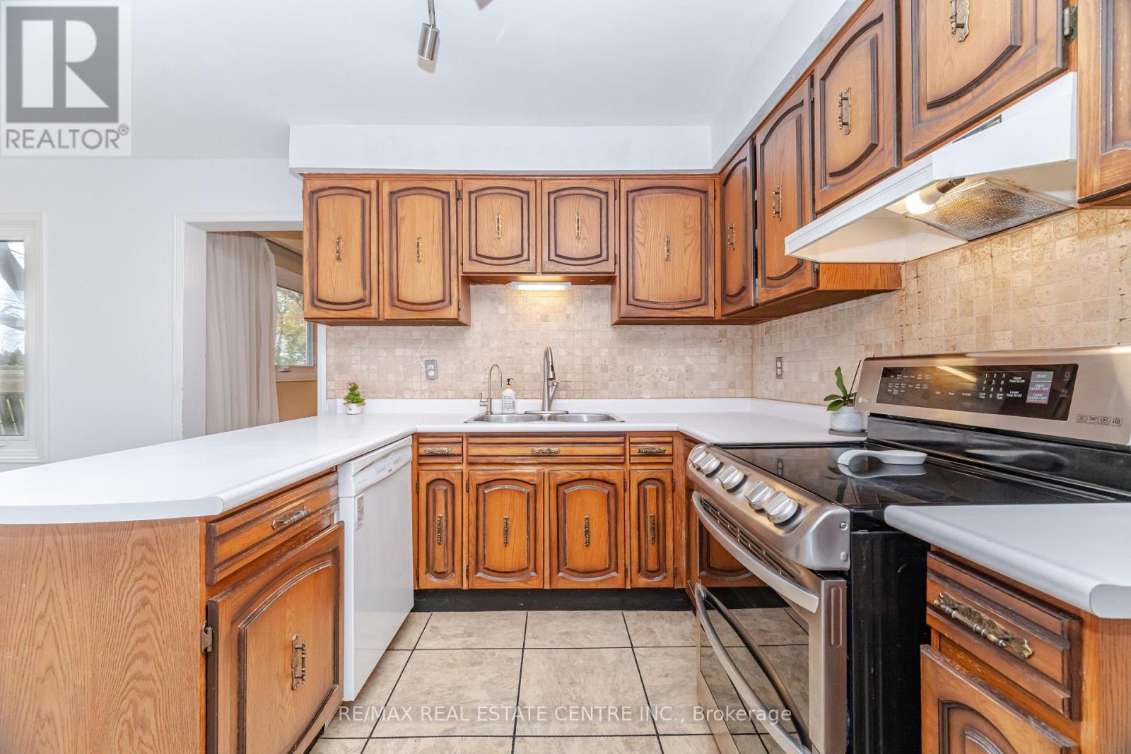 1839 Audubon Boulevard, Mississauga, Ontario  L4W 3X4 - Photo 19 - W12522078