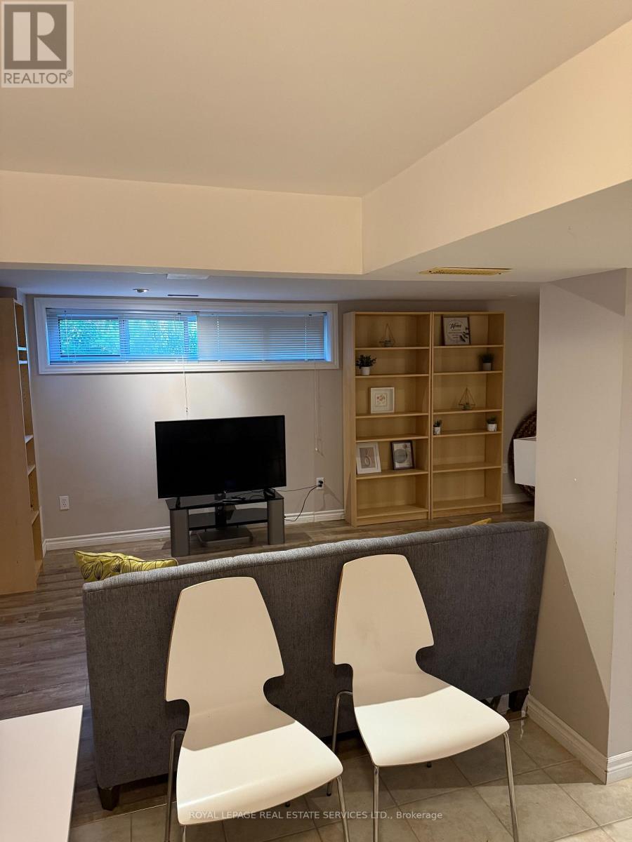 2402 Belyea Street, Oakville, Ontario  L6L 1P1 - Photo 11 - W12522100