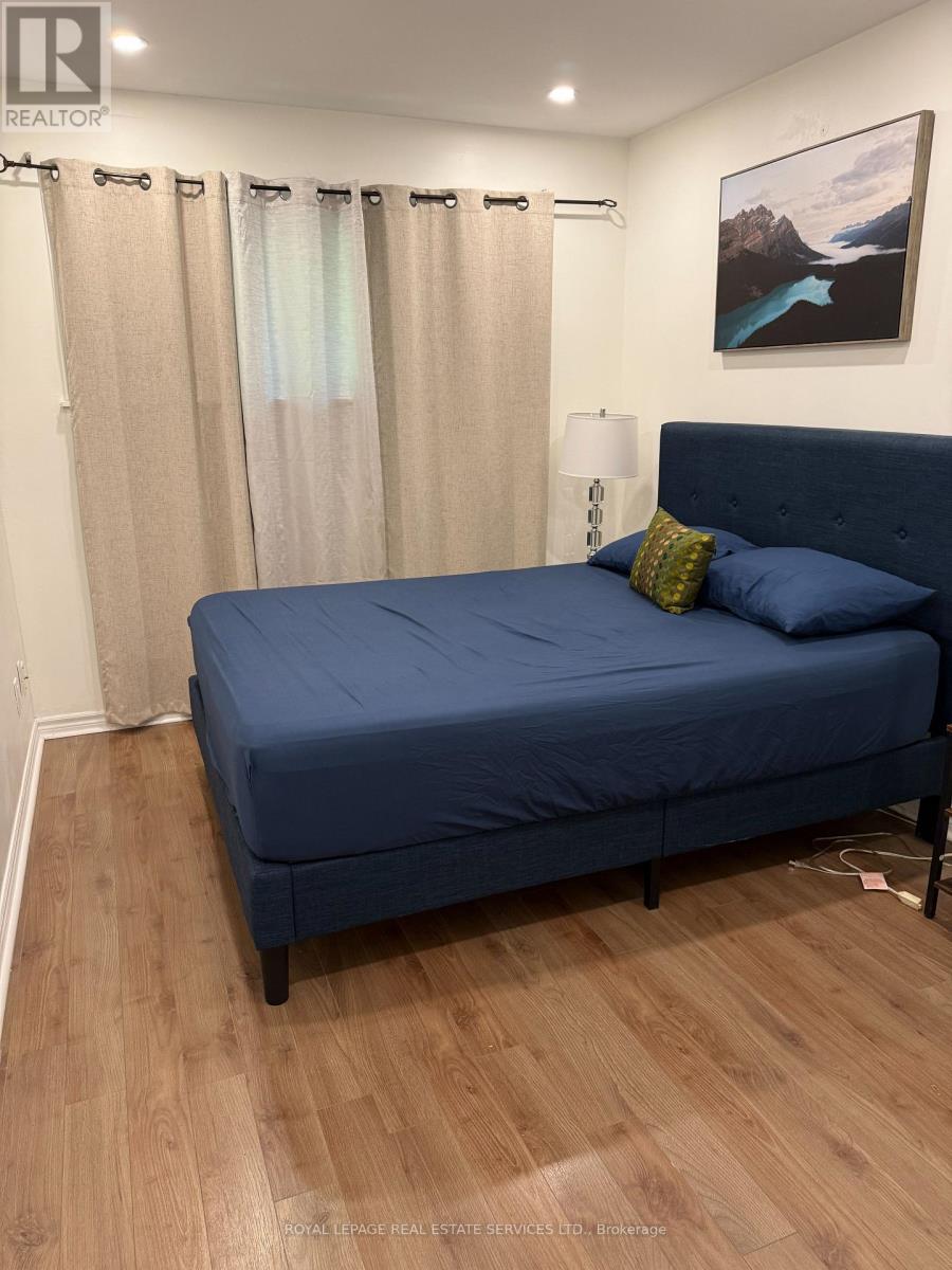 2402 Belyea Street, Oakville, Ontario  L6L 1P1 - Photo 12 - W12522100