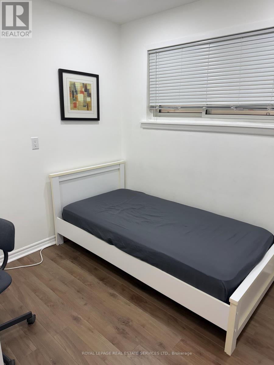 2402 Belyea Street, Oakville, Ontario  L6L 1P1 - Photo 14 - W12522100