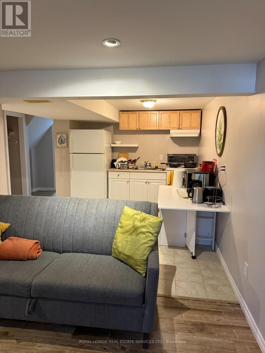 2402 Belyea Street, Oakville, Ontario  L6L 1P1 - Photo 3 - W12522100