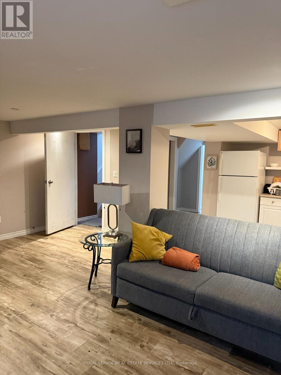 2402 Belyea Street, Oakville, Ontario  L6L 1P1 - Photo 4 - W12522100