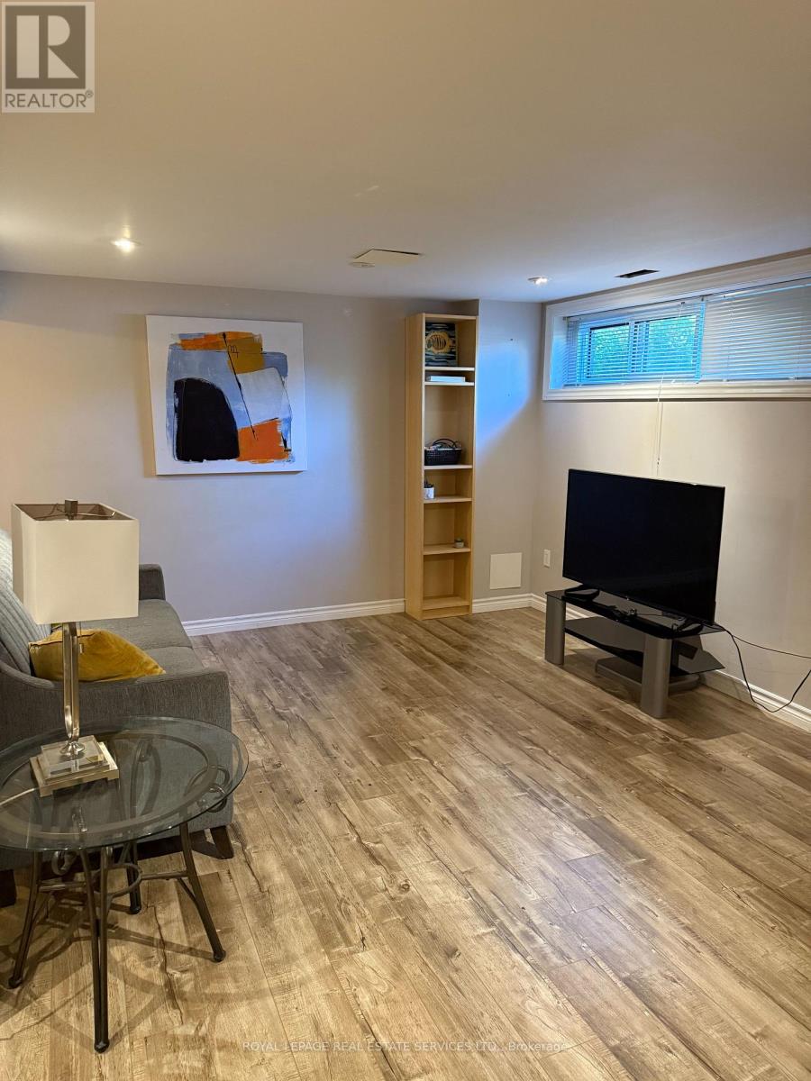 2402 Belyea Street, Oakville, Ontario  L6L 1P1 - Photo 5 - W12522100