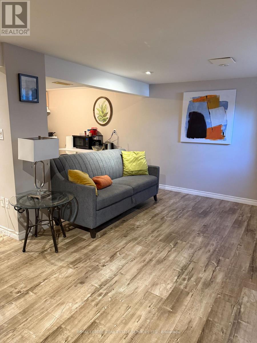 2402 Belyea Street, Oakville, Ontario  L6L 1P1 - Photo 6 - W12522100