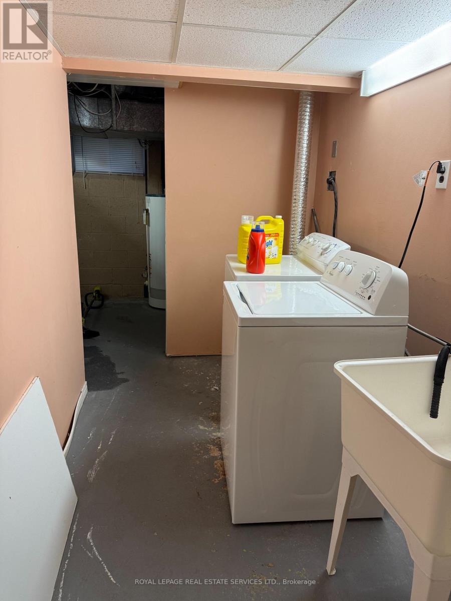 2402 Belyea Street, Oakville, Ontario  L6L 1P1 - Photo 9 - W12522100