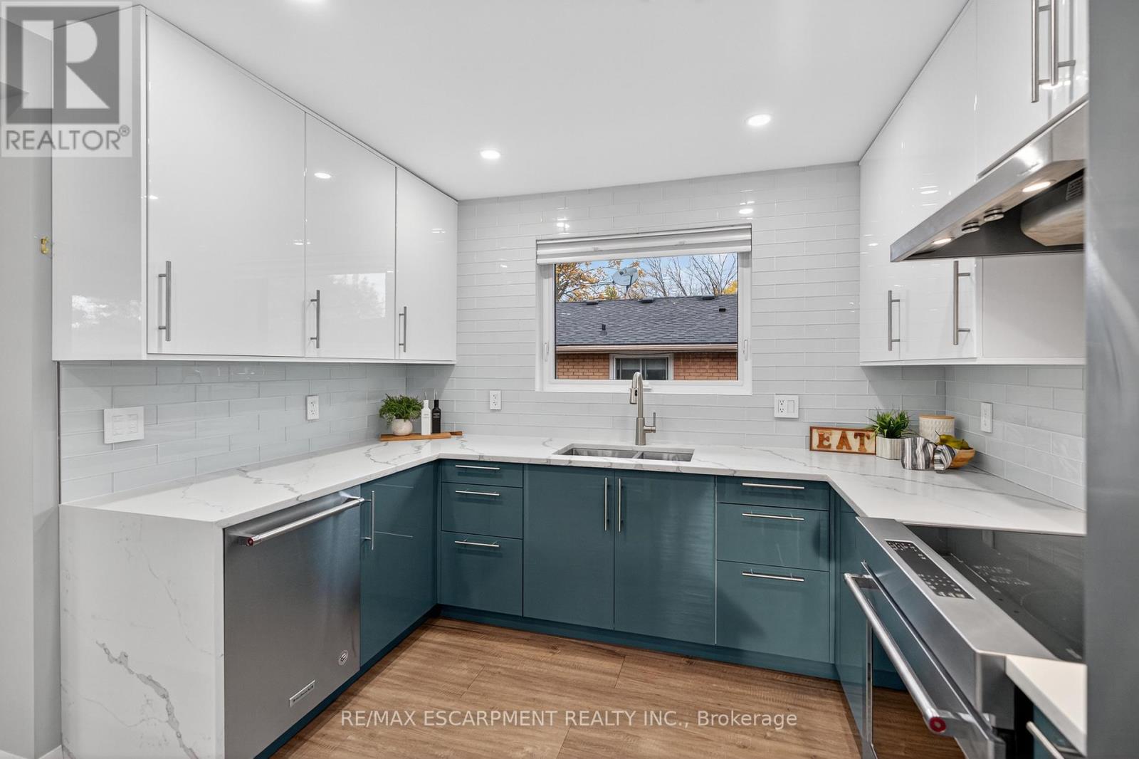 3464 Rexway Drive, Burlington, Ontario  L7N 2L6 - Photo 13 - W12522124