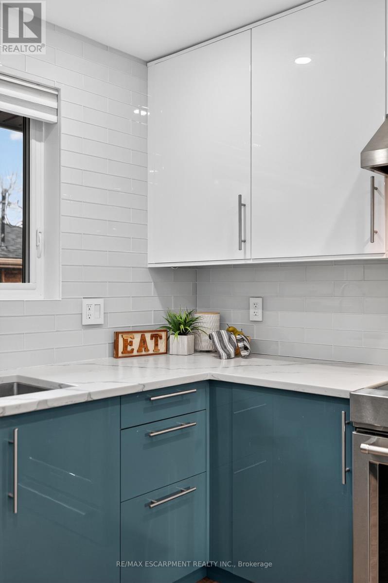 3464 Rexway Drive, Burlington, Ontario  L7N 2L6 - Photo 15 - W12522124