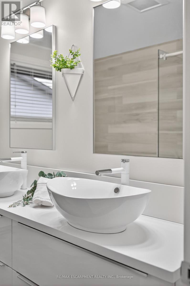 3464 Rexway Drive, Burlington, Ontario  L7N 2L6 - Photo 24 - W12522124