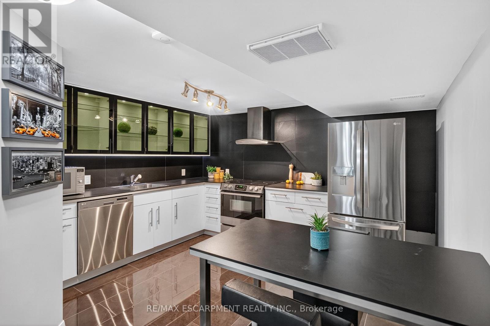 3464 Rexway Drive, Burlington, Ontario  L7N 2L6 - Photo 29 - W12522124