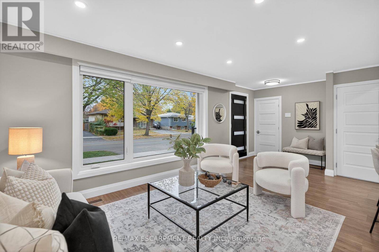 3464 Rexway Drive, Burlington, Ontario  L7N 2L6 - Photo 4 - W12522124