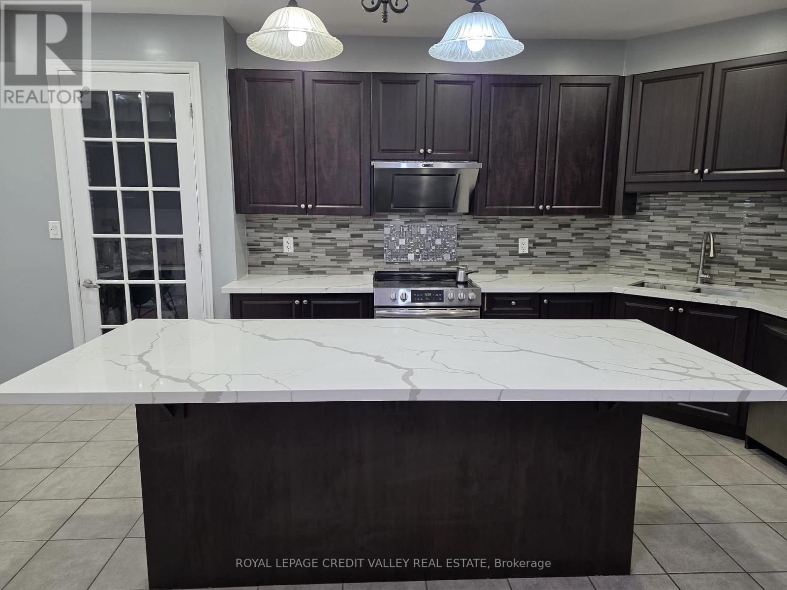 242 Jarrett Xing (Upper) Court, Milton, Ontario  L9T 6Z9 - Photo 14 - W12522154