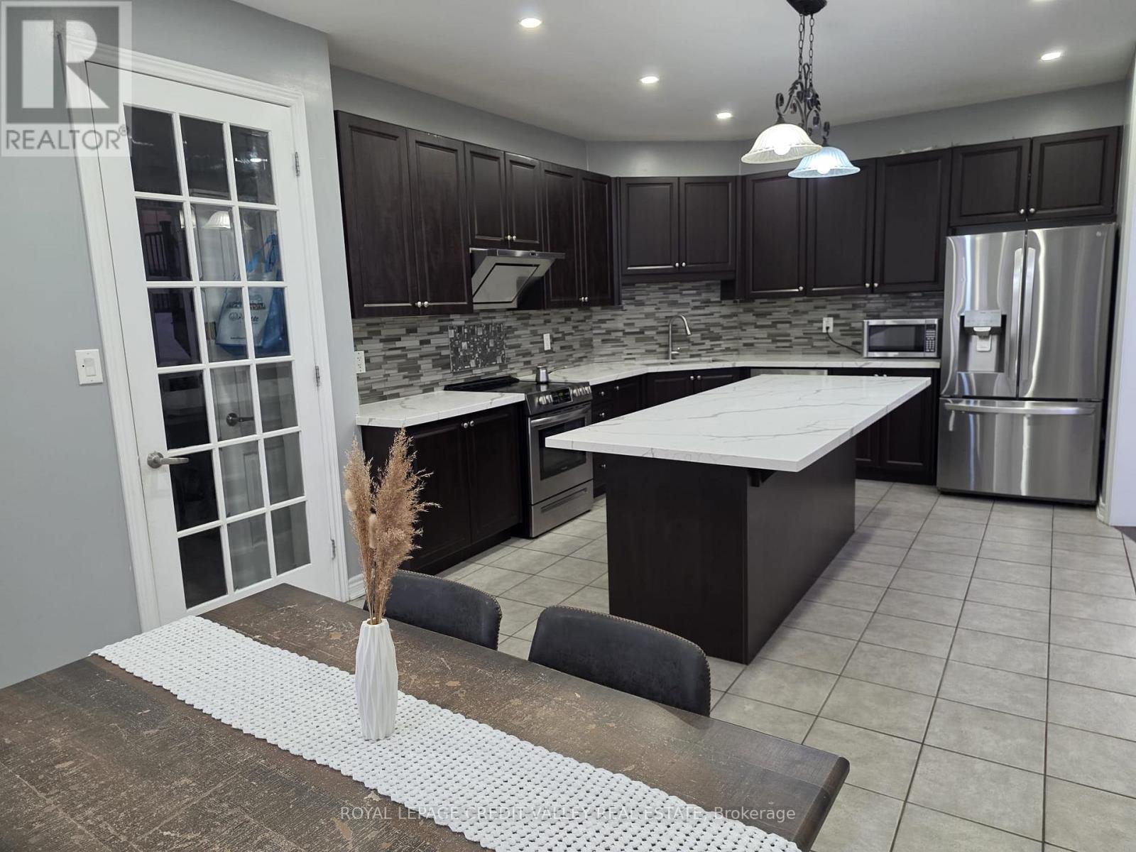 242 Jarrett Xing (Upper) Court, Milton, Ontario  L9T 6Z9 - Photo 15 - W12522154