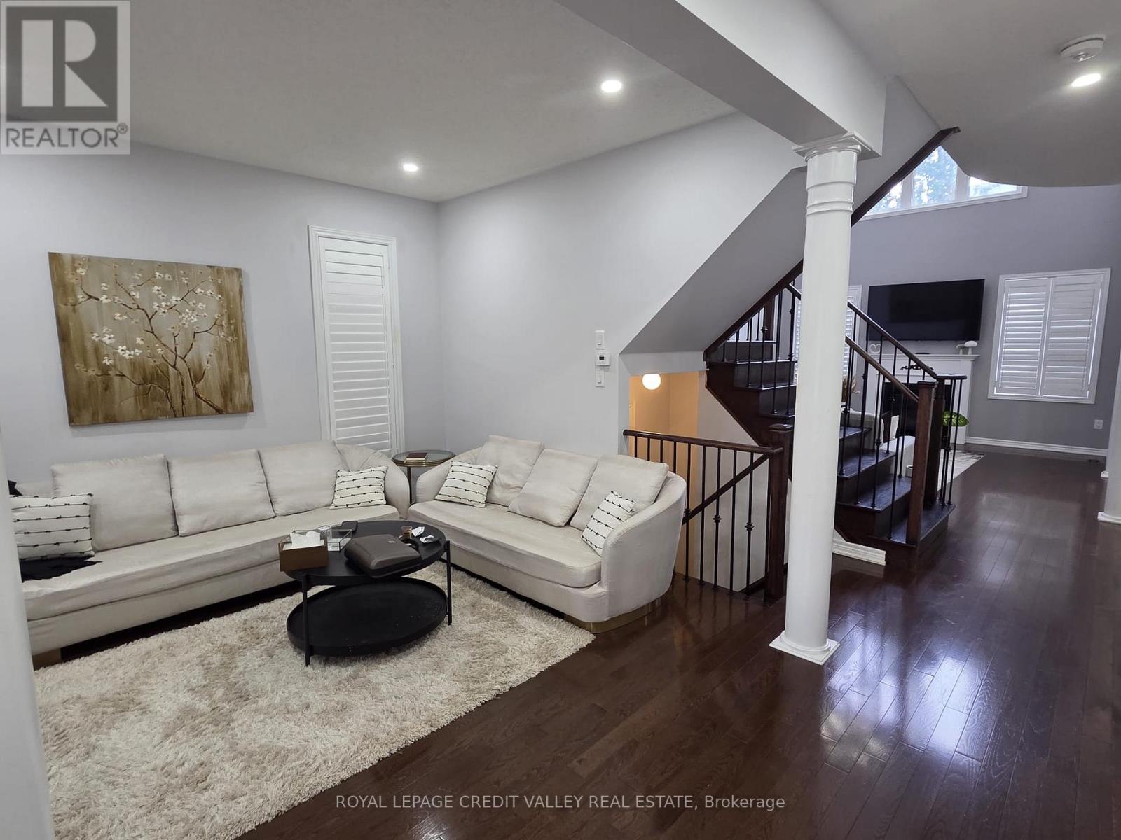 242 Jarrett Xing (Upper) Court, Milton, Ontario  L9T 6Z9 - Photo 4 - W12522154