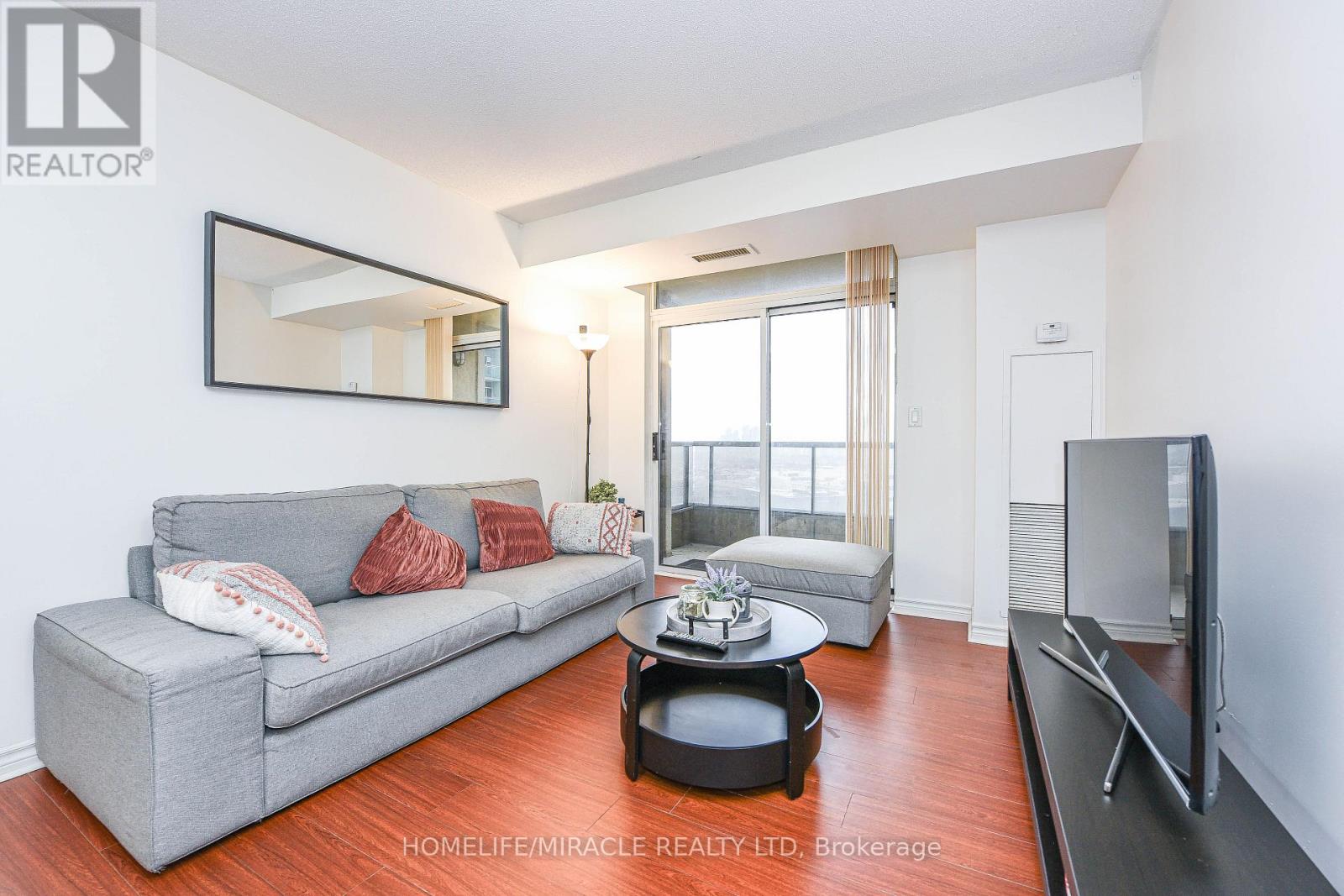 1922 - 3888 Duke Of York Boulevard, Mississauga, Ontario  L5B 4P5 - Photo 4 - W12522158