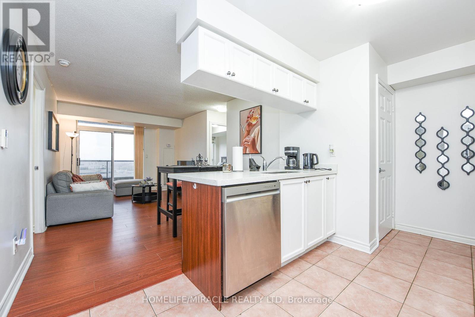 1922 - 3888 Duke Of York Boulevard, Mississauga, Ontario  L5B 4P5 - Photo 9 - W12522158