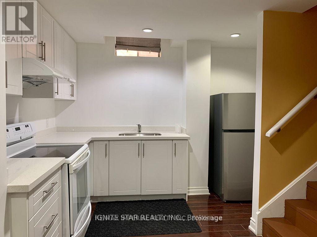 3405 Colonial Drive, Mississauga, Ontario  L5L 5B9 - Photo 2 - W12522160