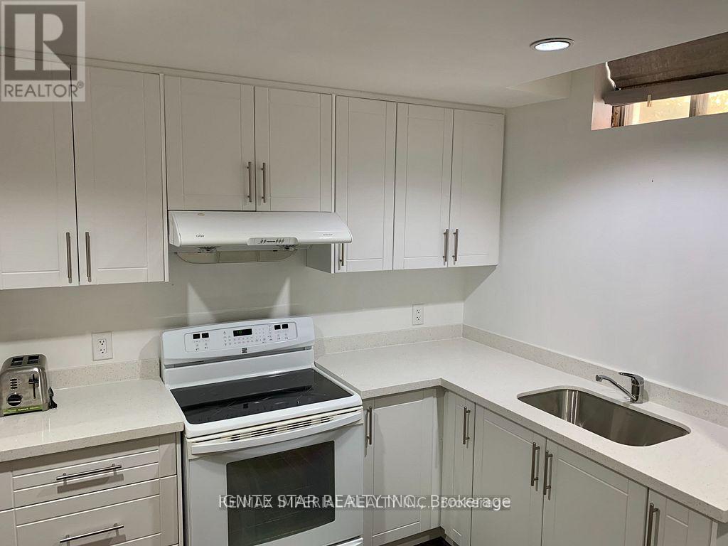 3405 Colonial Drive, Mississauga, Ontario  L5L 5B9 - Photo 3 - W12522160