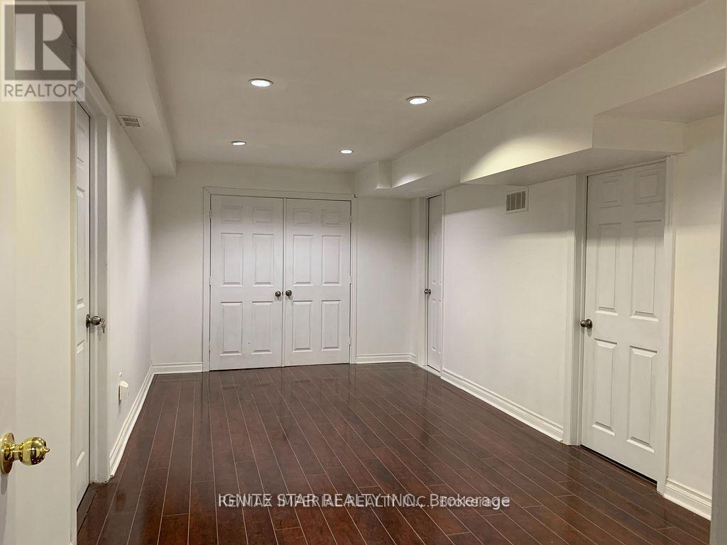 3405 Colonial Drive, Mississauga, Ontario  L5L 5B9 - Photo 4 - W12522160