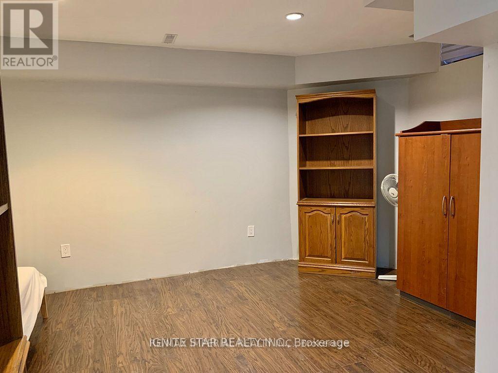 3405 Colonial Drive, Mississauga, Ontario  L5L 5B9 - Photo 6 - W12522160