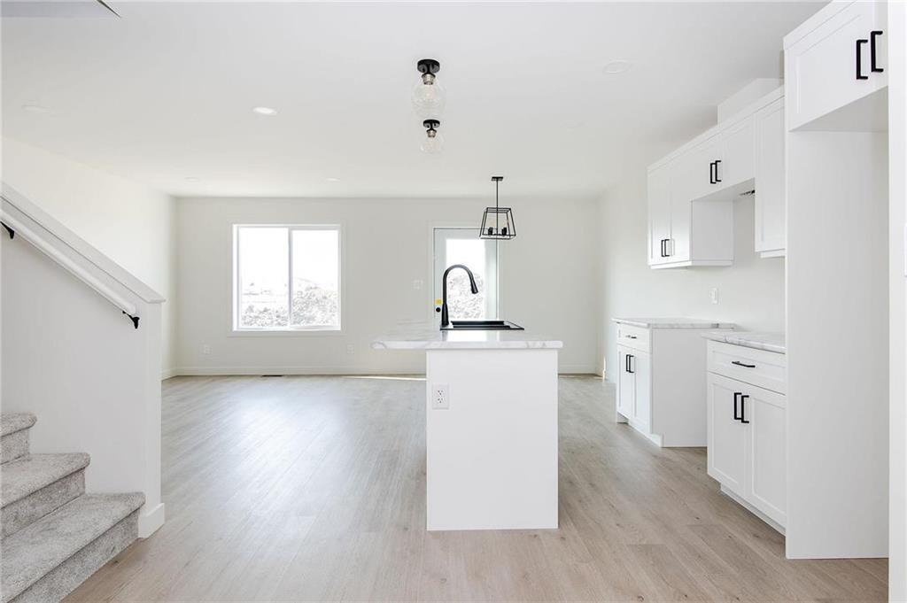 65 Kootenay Way, Steinbach, Manitoba  R5G 2Y1 - Photo 4 - 202527633