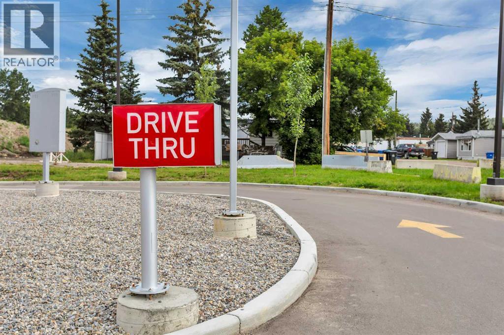 556 Main Avenue W, Sundre, Alberta  T0M 1X0 - Photo 8 - A2242354