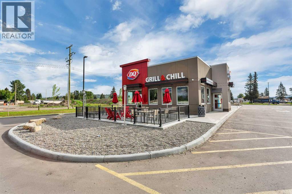 556 Main Avenue W, Sundre, Alberta  T0M 1X0 - Photo 3 - A2242354