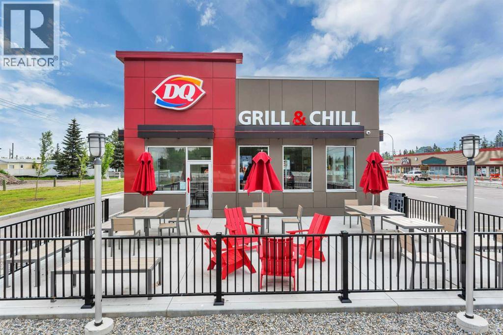 556 Main Avenue W, Sundre, Alberta  T0M 1X0 - Photo 2 - A2242354