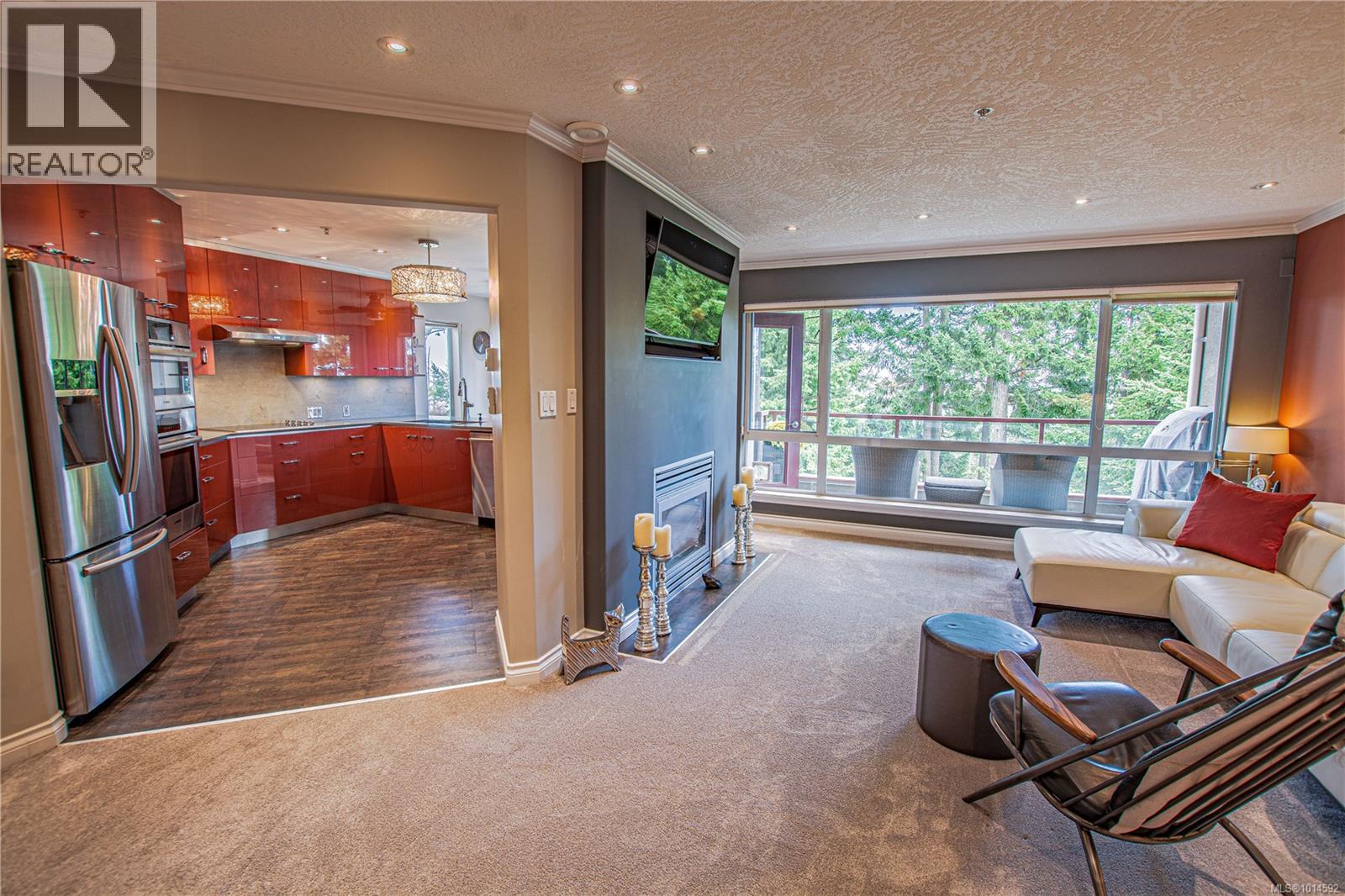 502 940 Boulderwood Rise, Saanich, British Columbia V8N 3C7 - Photo 5 - 1014592