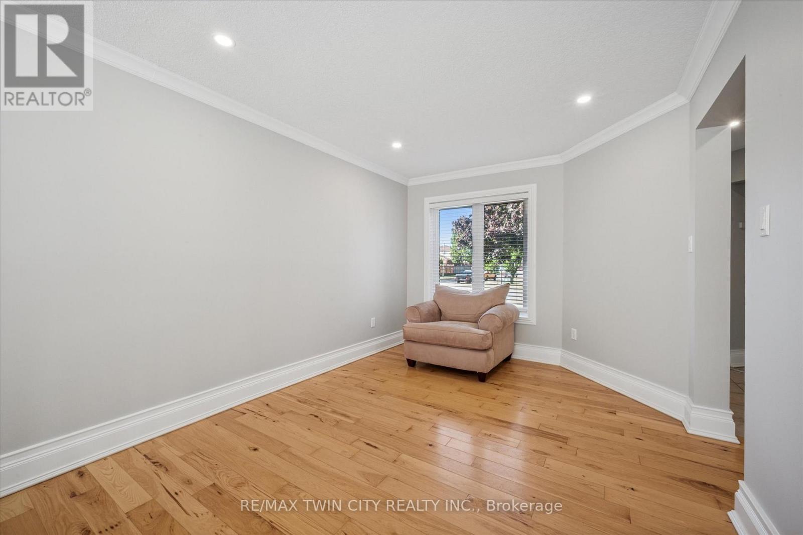 55 Enfield Drive, Cambridge, Ontario  N1P 1B5 - Photo 9 - X12521860