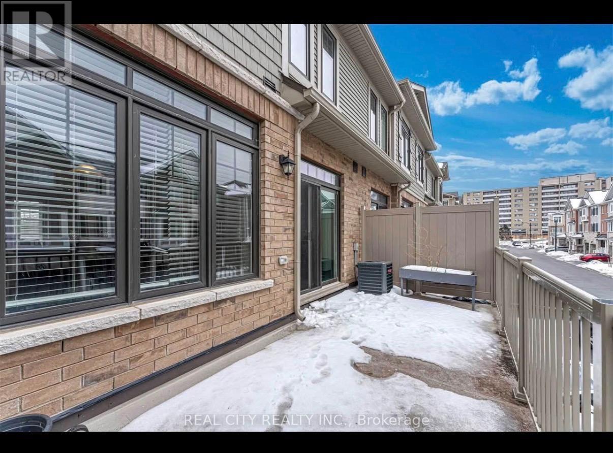 121 Hibiscus Lane, Hamilton, Ontario  L8K 0A3 - Photo 3 - X12521930