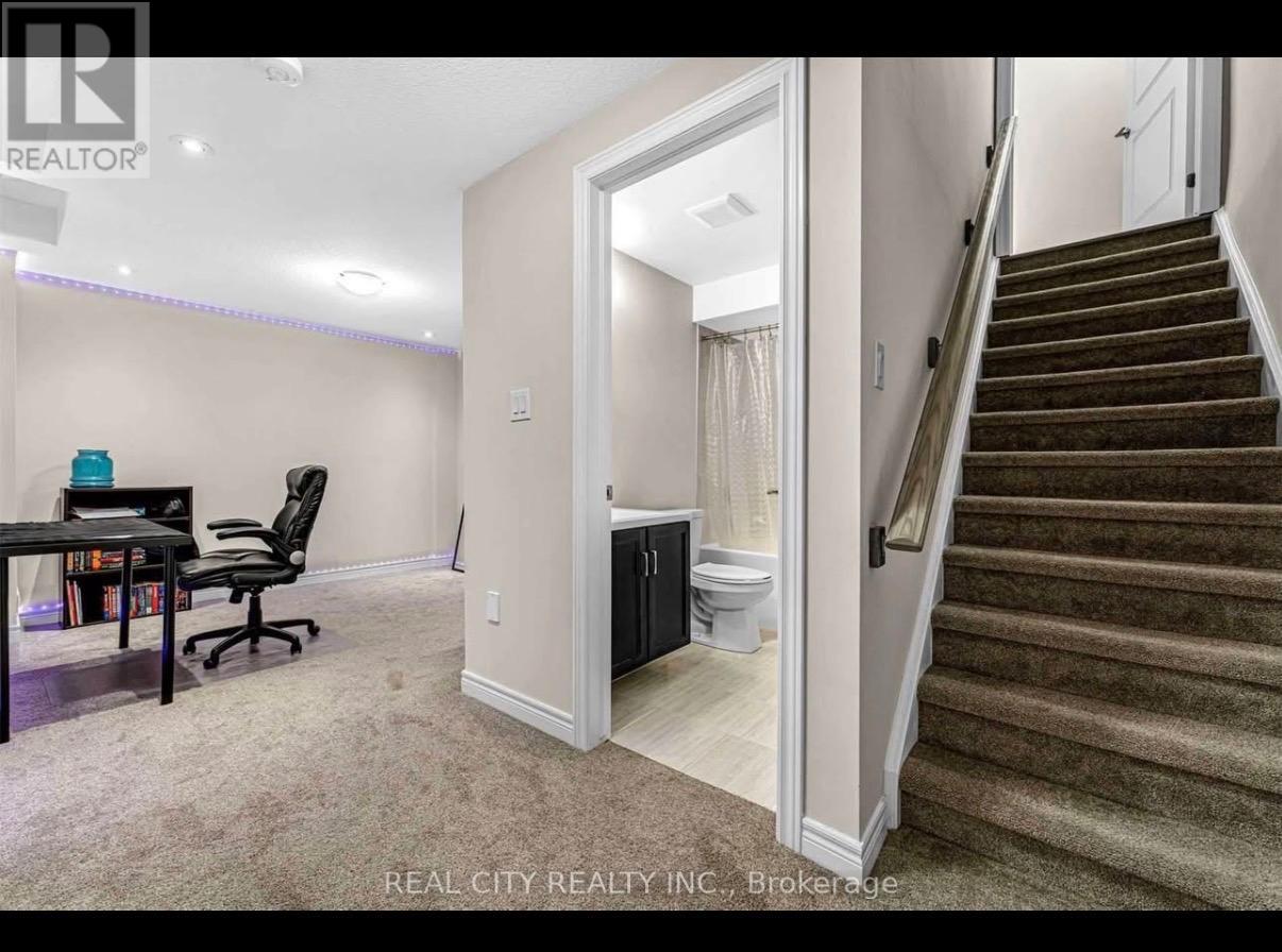 121 Hibiscus Lane, Hamilton, Ontario  L8K 0A3 - Photo 9 - X12521930