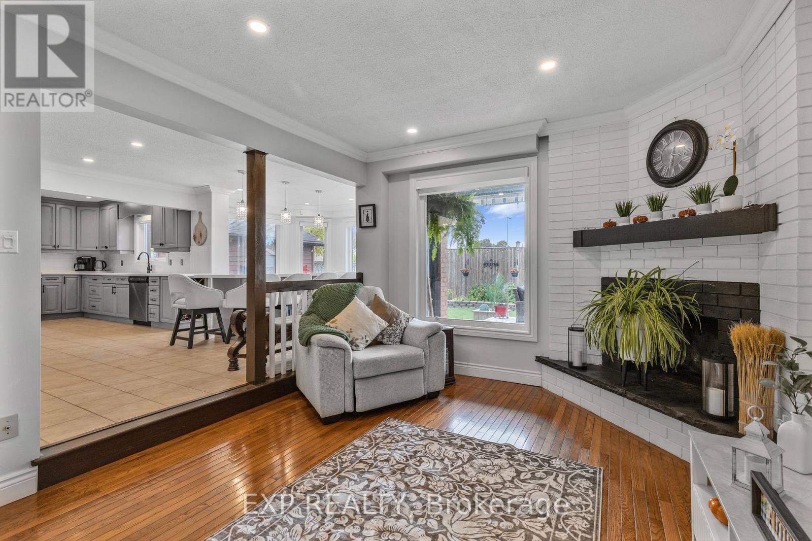 10 Vega Crescent, Hamilton, Ontario  L8E 4S7 - Photo 5 - X12522086