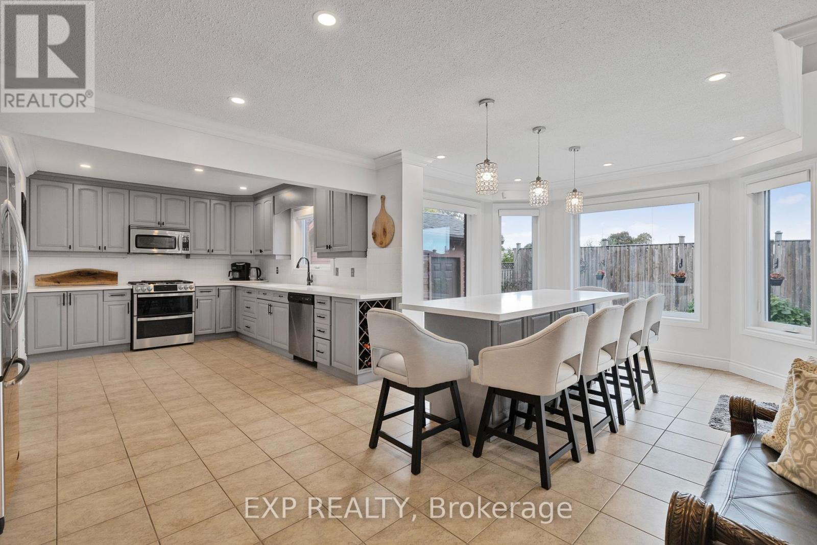 10 Vega Crescent, Hamilton, Ontario  L8E 4S7 - Photo 7 - X12522086