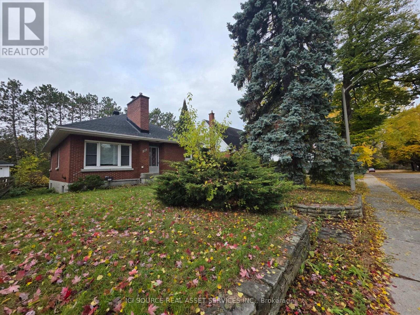 262 Dale Avenue, Ottawa, Ontario  K1G 0H5 - Photo 2 - X12522132