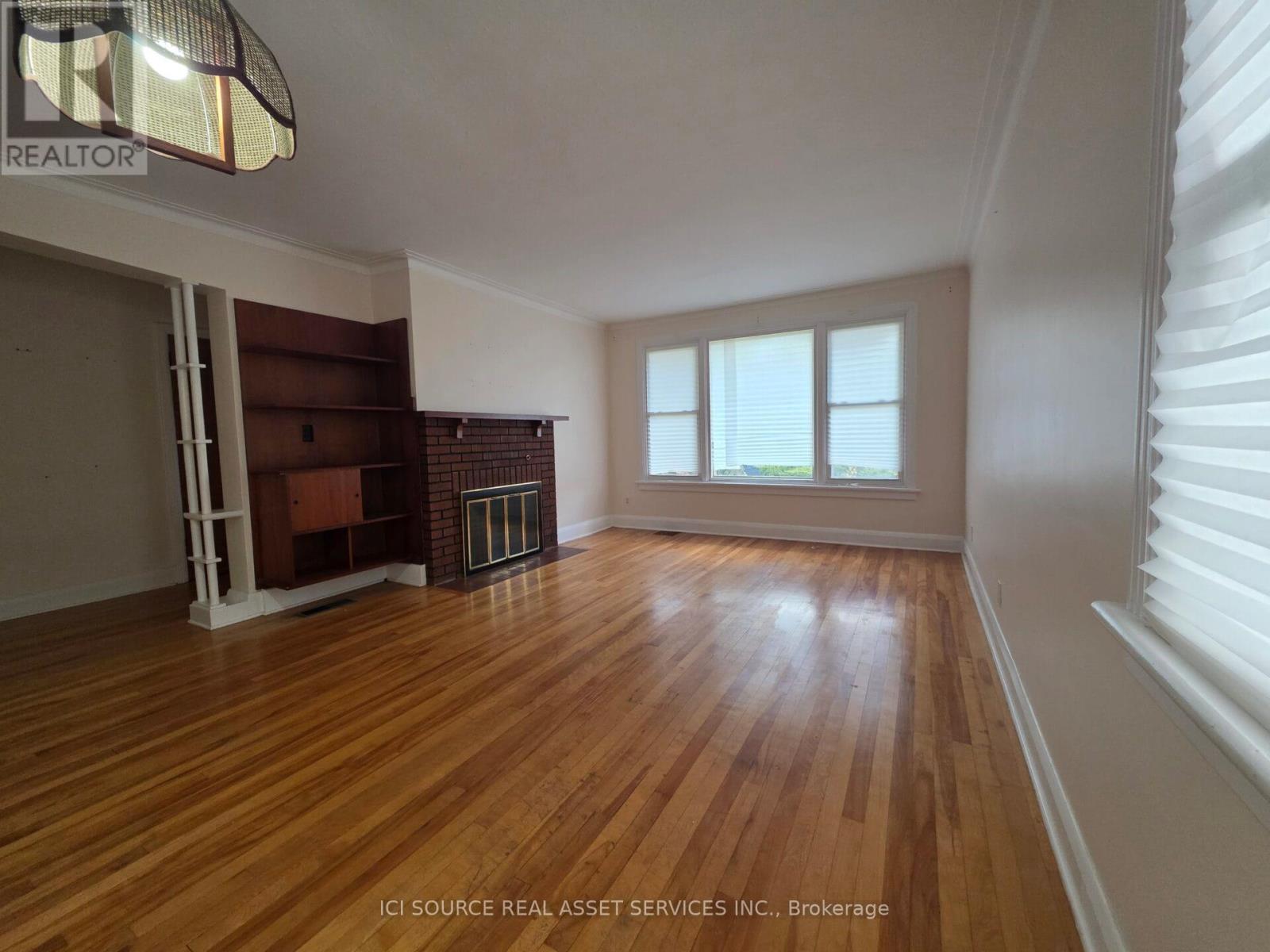 262 Dale Avenue, Ottawa, Ontario  K1G 0H5 - Photo 3 - X12522132