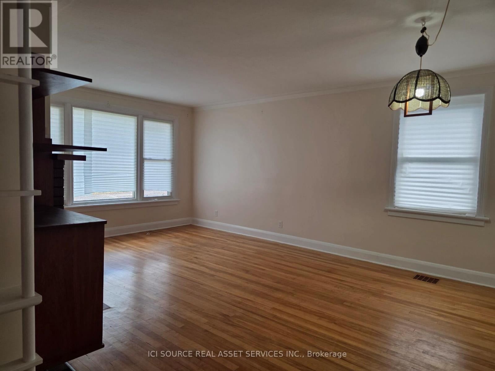 262 Dale Avenue, Ottawa, Ontario  K1G 0H5 - Photo 4 - X12522132