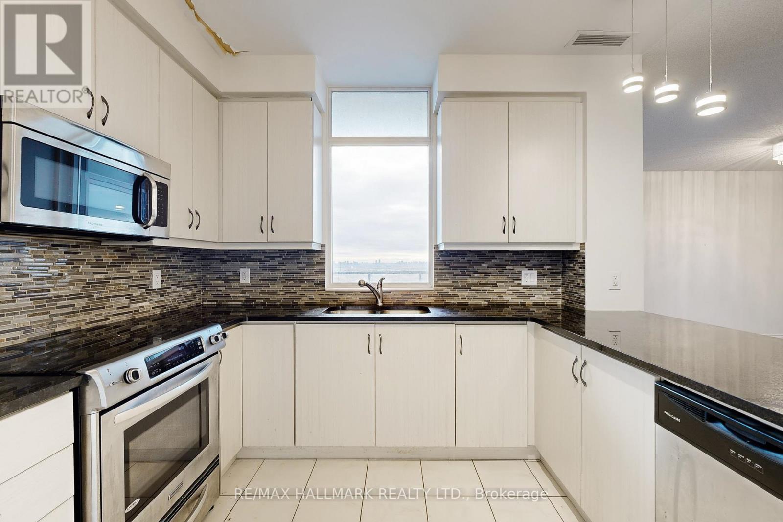 1705 - 9255 Jane Street, Vaughan, Ontario L6A 0K1 - Photo 12 - N12483048