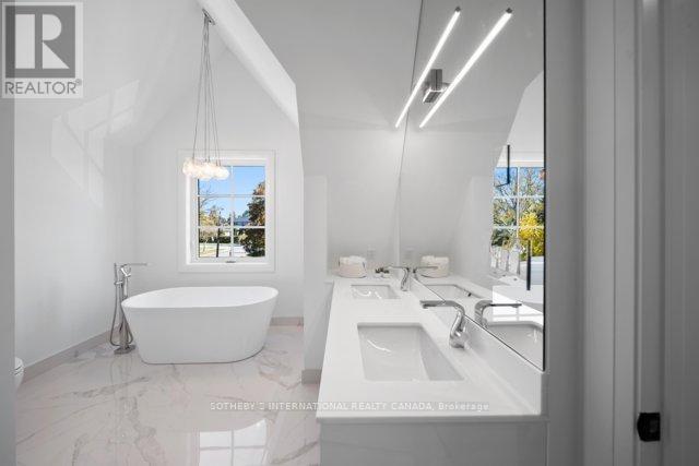 118 Warwood Road N, Toronto, Ontario M9B 5B7 - Photo 25 - W12520404