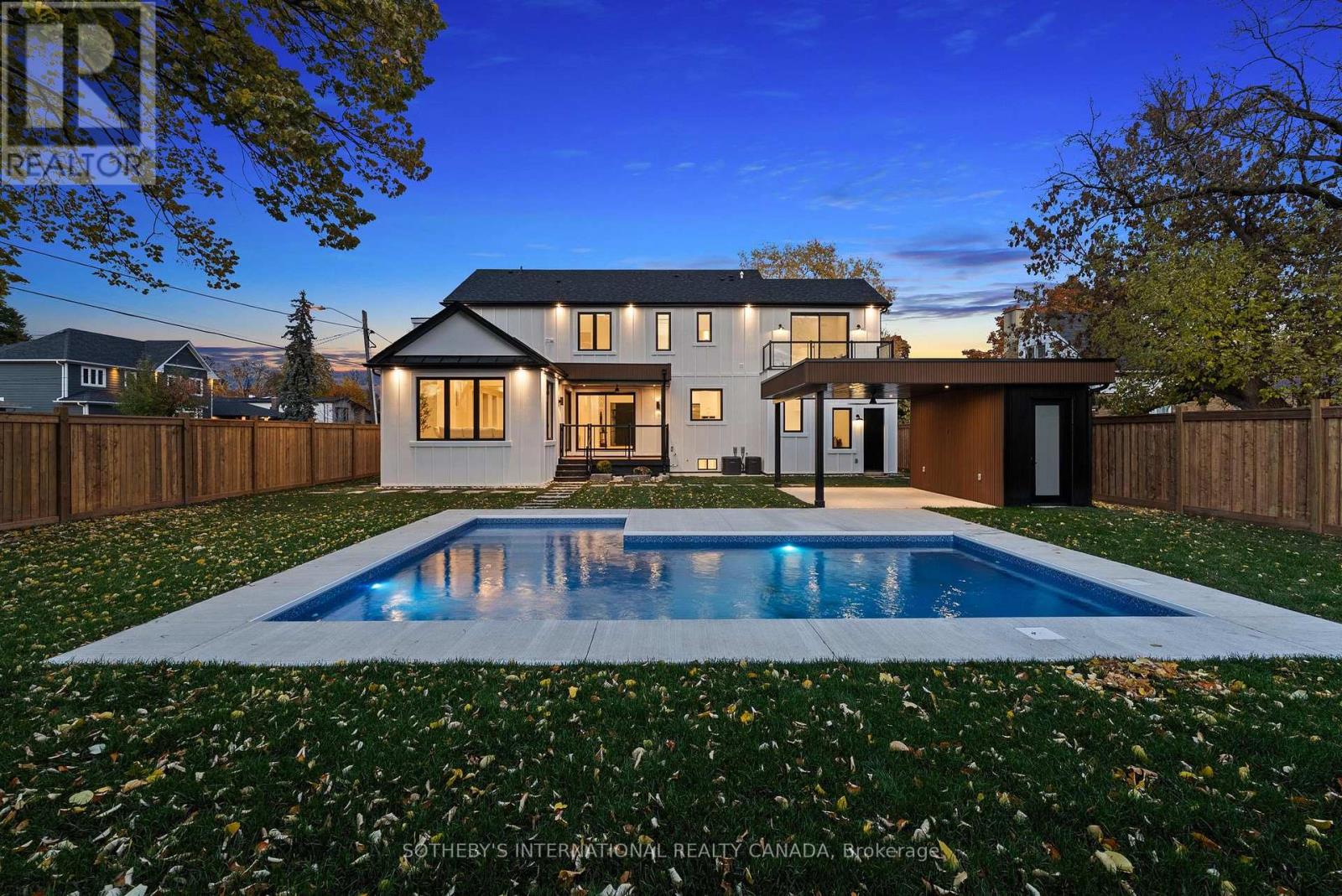 118 Warwood Road N, Toronto, Ontario M9B 5B7 - Photo 8 - W12520404