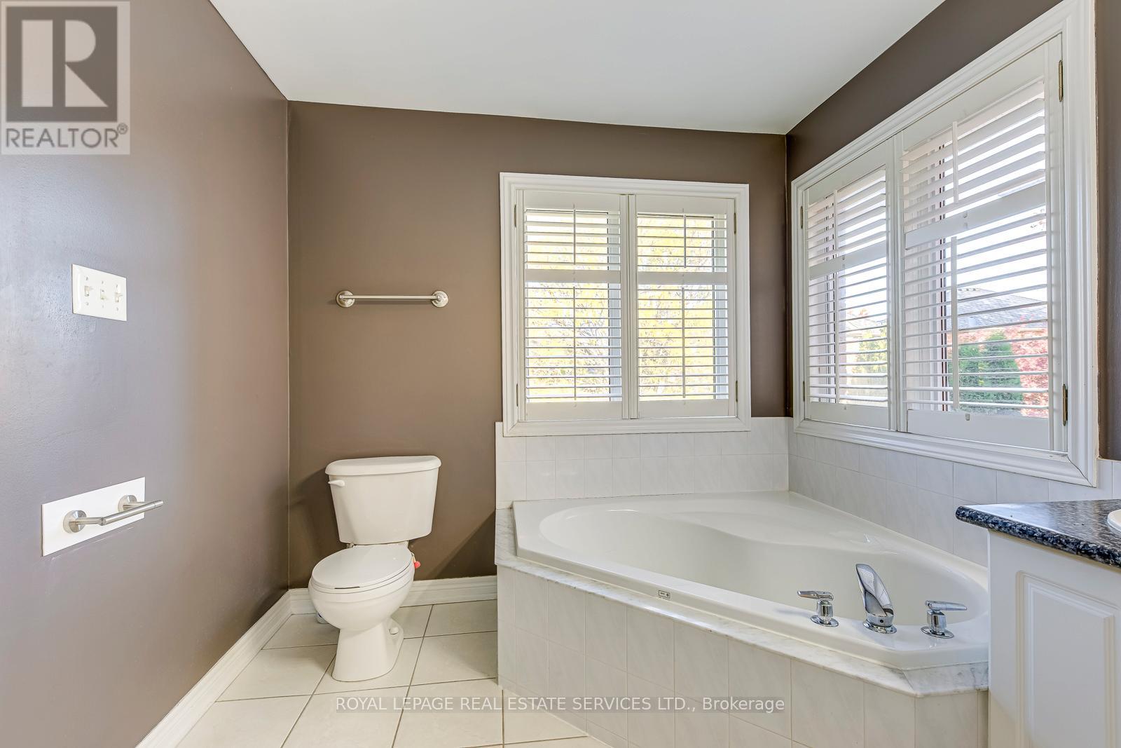 2457 Hilda Drive, Oakville, Ontario L6H 7N5 - Photo 26 - W12520654