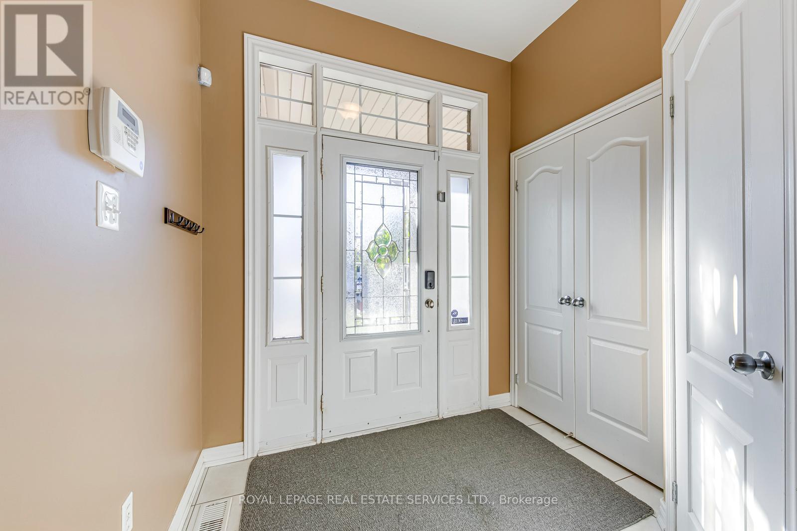 2457 Hilda Drive, Oakville, Ontario L6H 7N5 - Photo 3 - W12520654