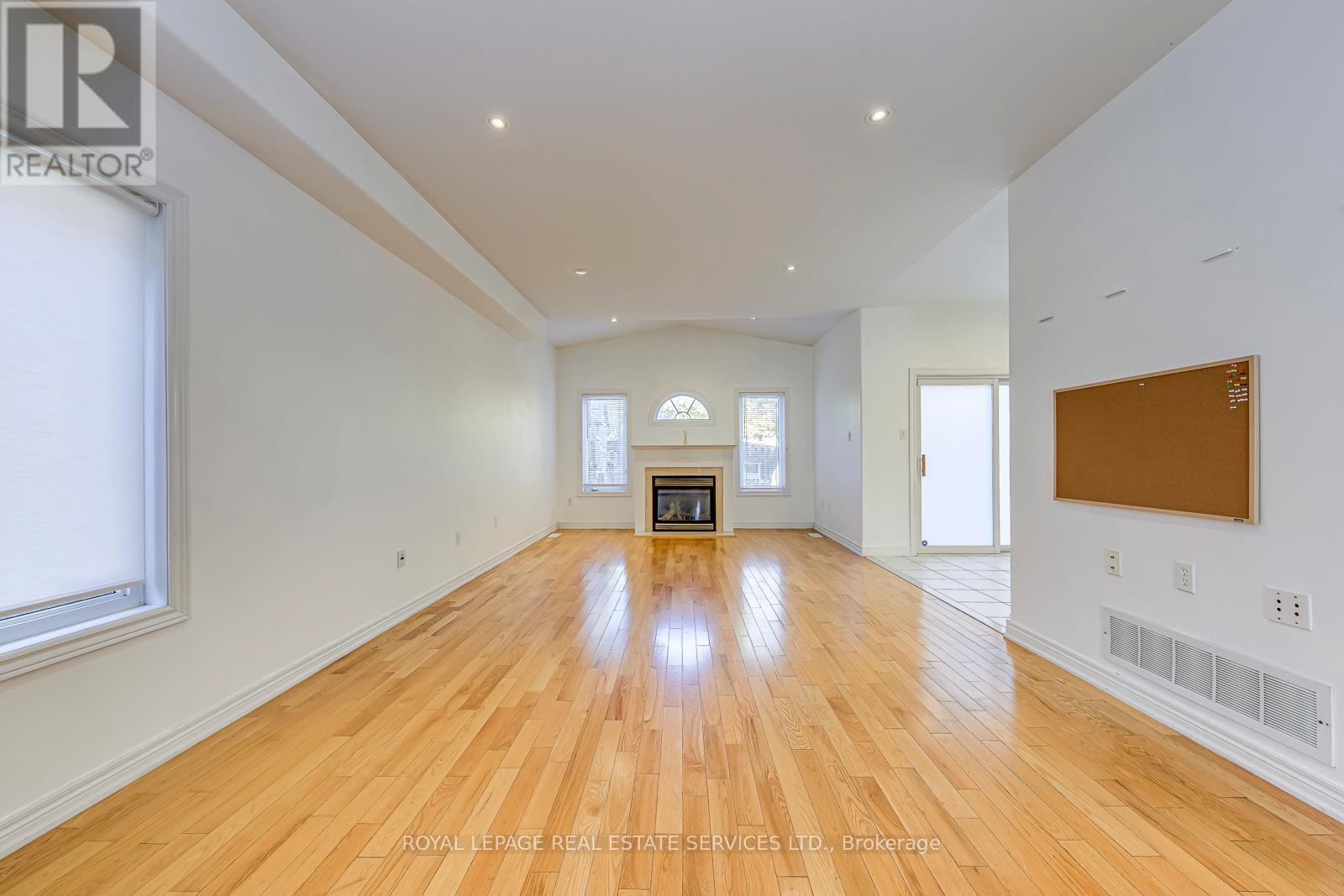 2457 Hilda Drive, Oakville, Ontario L6H 7N5 - Photo 12 - W12520654