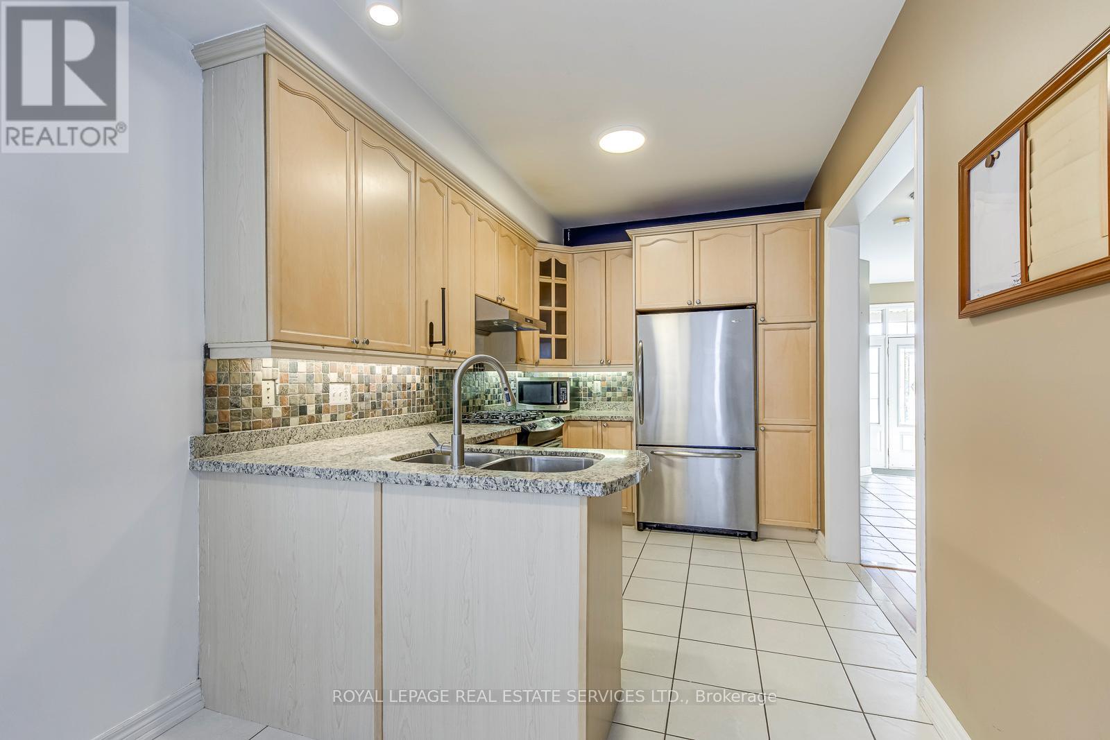 2457 Hilda Drive, Oakville, Ontario L6H 7N5 - Photo 7 - W12520654