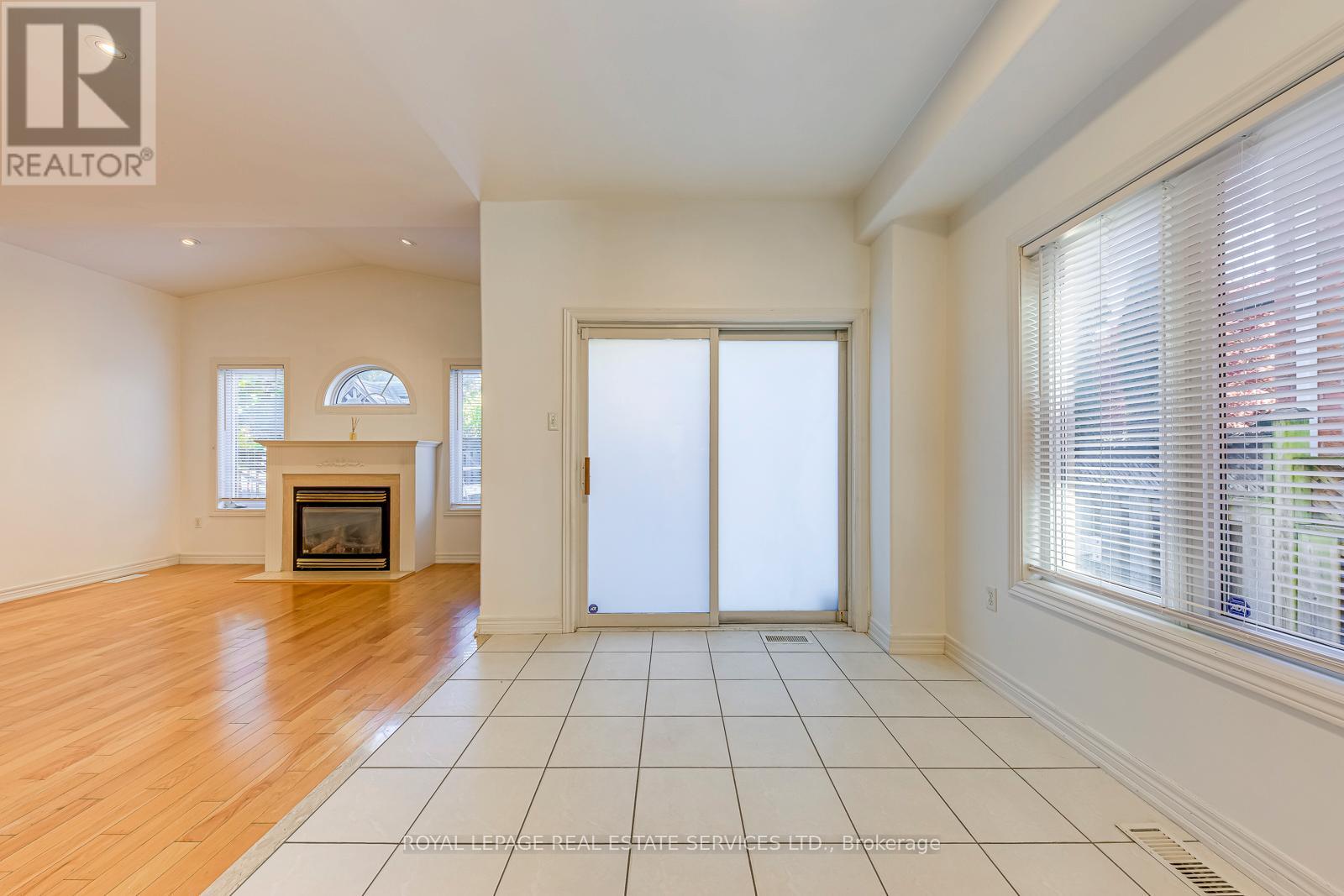 2457 Hilda Drive, Oakville, Ontario L6H 7N5 - Photo 9 - W12520654