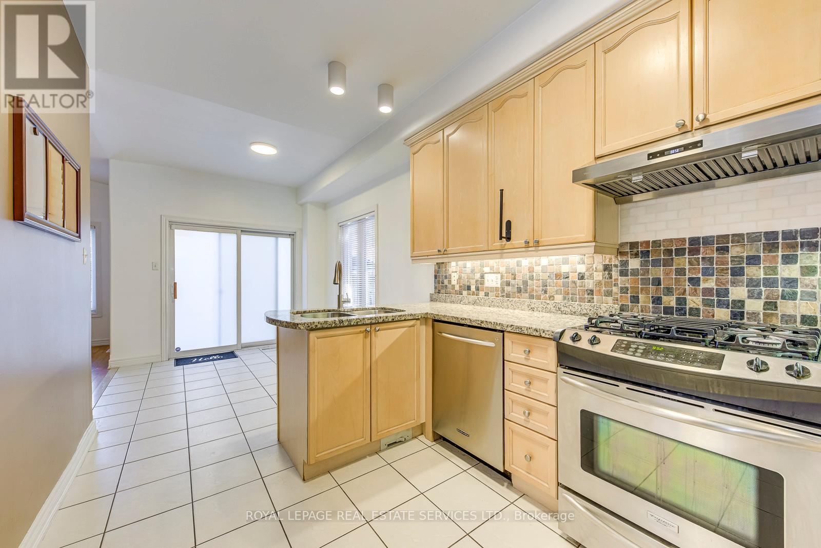 2457 Hilda Drive, Oakville, Ontario L6H 7N5 - Photo 6 - W12520654